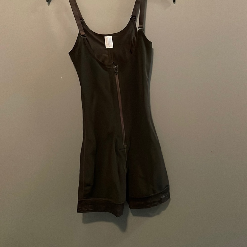 Women’s small bodysuit shape wear with tummy control and butt shaper